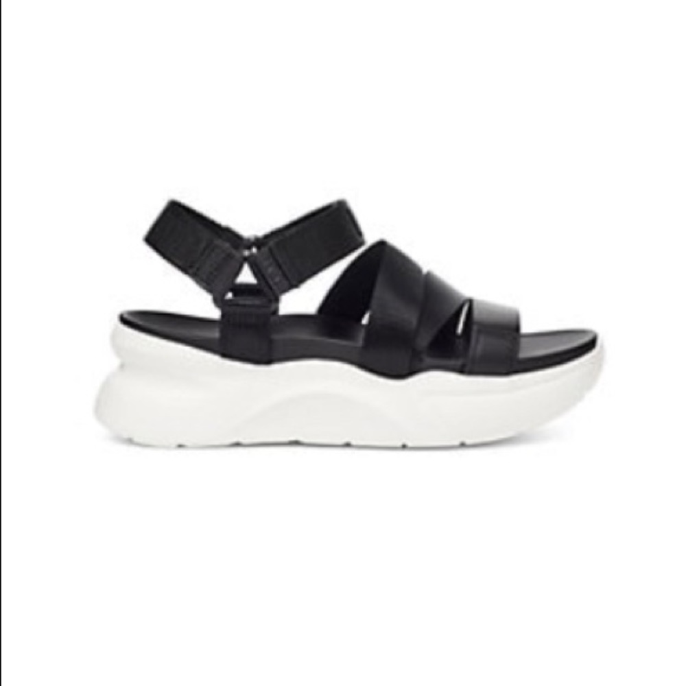 UGG.. size 9.5.. black.. platform